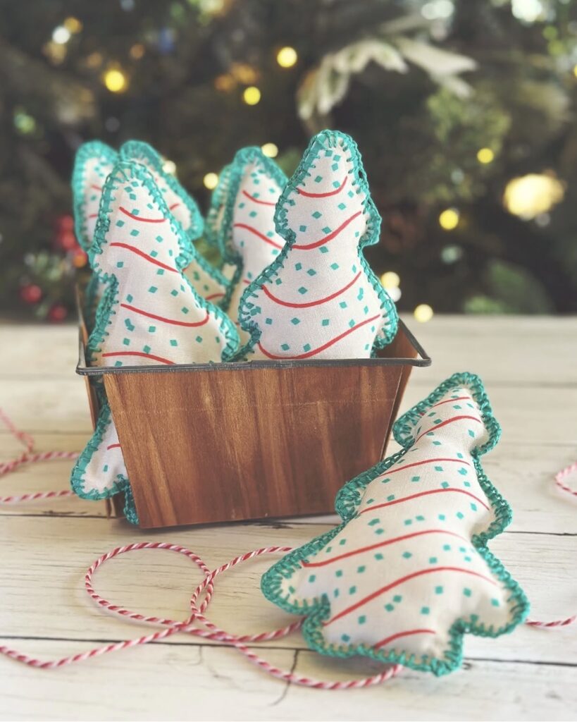 O Christmas tree-t Sincerely Yours Kimberly Christmas Tree cake ornaments sewn from the O Christmas Tree-t fabric collection by Sincerely Yours Kimberly